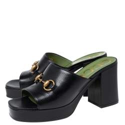 مملوكة مسبقًا Gucci Black Leather Horsebit Platform Slide Sandals Size 38.5