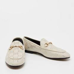 مملوكة مسبقًا حذاء لوفرز غوتشي جوردان قماش و قماش لامع مغزول جي جي فضي/أوف وايت مزين هورسبيت سليب أون مقاس 40