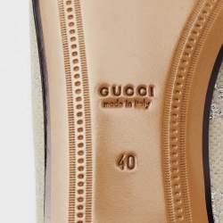 مملوكة مسبقًا حذاء لوفرز غوتشي جوردان قماش و قماش لامع مغزول جي جي فضي/أوف وايت مزين هورسبيت سليب أون مقاس 40