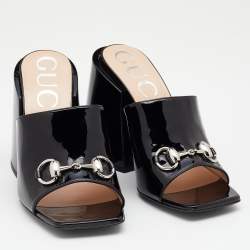 مملوكة مسبقًا صندل سلايد غوتشي جلد لامع أسود كعب مربع سميك مزين بشعار هورسبيت مقاس 38