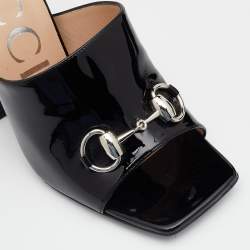 مملوكة مسبقًا صندل سلايد غوتشي جلد لامع أسود كعب مربع سميك مزين بشعار هورسبيت مقاس 38