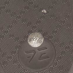 مملوكة مسبقًا Gucci Black Microguccissima Rubber Flat Slides Size 37