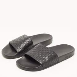 مملوكة مسبقًا Gucci Black Microguccissima Rubber Flat Slides Size 37
