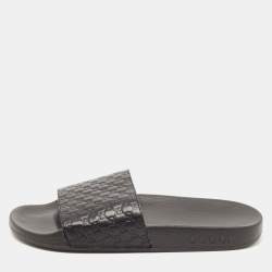 مملوكة مسبقًا Gucci Black Microguccissima Rubber Flat Slides Size 37