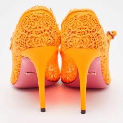 مملوكة مسبقًا Gucci Neon Orange Mesh and Lace Virginia Mary Jane Pumps Size 41