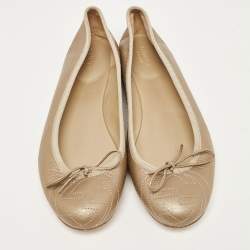 مملوكة مسبقًا حذاء باليرينا فلات غوتشي جلد ذهبي حرف جي مزين مقاس 38.5