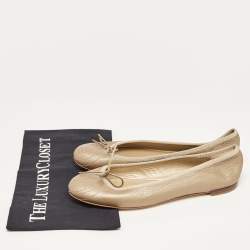 مملوكة مسبقًا حذاء باليرينا فلات غوتشي جلد ذهبي حرف جي مزين مقاس 38.5