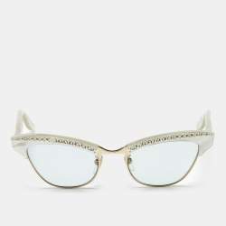 Pre Owned نظارة شمسية غوتشي GG0153S مزينة بالكريستال باللون الأبيض اللؤلؤي على شكل عيون قطة