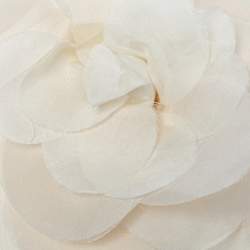 Pre Owned Gucci Off White Silk Flower Brooch