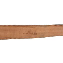 مملوكة مسبقًا حزام غوتشي جلد فضي ميتاليك وإبزيم لوحة مزينة شعار الماركة 85 سم