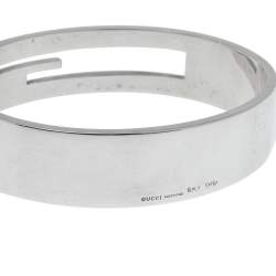 مملوكة مسبقًا Gucci Sterling Silver Logo Detail Bangle Bracelet