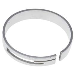مملوكة مسبقًا Gucci Sterling Silver Logo Detail Bangle Bracelet