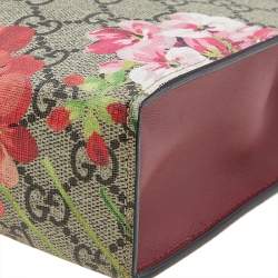 مملوكة مسبقًا Gucci Beige/Brown GG Supreme Canvas Blooms Cosmetic Case