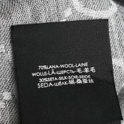 مملوكة مسبقًا وشاح غوتشي حرير شراشيب وصوف مونوغرامي جي جي رصاصي