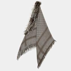 مملوكة مسبقًا وشاح غوتشي صوف وحرير مونوغرامي بني حافة فرو ثعلب ملتف