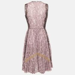 مملوكة مسبقًا فستان غوتشي ميدي دانتيل مطوي بنفسجي مقاس وسط (ميديوم)