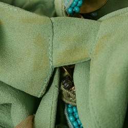 Pre Owned فستان غوتشي ماكسي حرير أخضر نعناعي بأكمام طويلة مزين عند الرقبة مقاس صغير - سمول