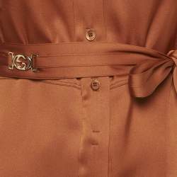 مملوكة مسبقًا قميص غوتشي بني حرير ساتان بأزرار وحزام من الأمام مقاس صغير (سمول)