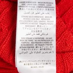 مملوكة مسبقًا سترة غوتشي حمراء مضلعة بحواف لامعة مزدوجة الرقبة مقاس متوسط (ميديوم)