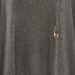 مملوكة مسبقًا Gucci Grey Cashmere Fringed Pin Detail Poncho M