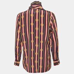 مملوكة مسبقًا بلوزة غوتشي حرير مربوطة مخططة باللون الأزرق والأحمر مقاس وسط (ميديم)