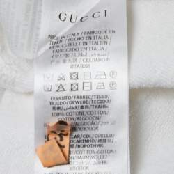 مملوكة مسبقًا قميص غوتشي تيري أبيض بتطبيق GG مناسب مقاس صغير (سمول)
