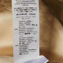 Pre Owned بلوزة غوتشي قماش ساتان مطرزة باللون الكريمي بأزرار أمامية مقاس صغير (سمول)