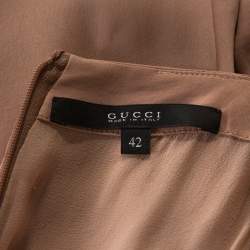 مملوكة مسبقًا فستان غوتشي ديرابية و مزين ببروش كريب حرير وردي مقاس وسط (ميديوم)