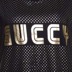 مملوكة مسبقًا تي شيرت غوتشي رقبة مستديرة مزين "غوتشي" و مطبوع نجوم ذهبي و أسود مقاس صغير (سمول)