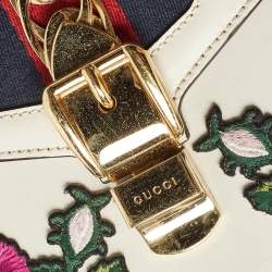Pre Owned Gucci Off White Leather Mini Floral Patch Sylvie Top Handle Bag