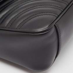 مملوكة مسبقًا Gucci Black Matelassé Leather Small GG Marmont Shoulder Bag