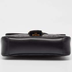مملوكة مسبقًا Gucci Black Matelassé Leather Small GG Marmont Shoulder Bag