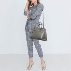 Pre Owned Gucci Grey Microguccissima Leather Front Zip Tote