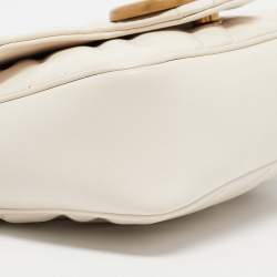 مملوكة مسبقًا Gucci Off White Matelassé Leather Super Mini GG Marmont Shoulder Bag