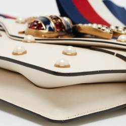 مملوكة مسبقًا Gucci Off White Leather Mini Pearl Studded Broadway Bee Shoulder Bag