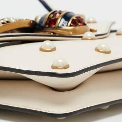 مملوكة مسبقًا Gucci Off White Leather Mini Pearl Studded Broadway Bee Shoulder Bag