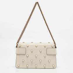مملوكة مسبقًا Gucci Off White Leather Mini Pearl Studded Broadway Bee Shoulder Bag