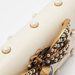 مملوكة مسبقًا Gucci Off White Leather Mini Pearl Studded Broadway Bee Shoulder Bag