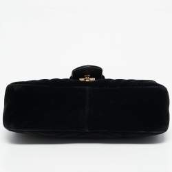مملوكة مسبقًا Gucci Black Matelassé Velvet Small GG Marmont Shoulder Bag