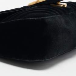 مملوكة مسبقًا Gucci Black Matelassé Velvet Small GG Marmont Shoulder Bag