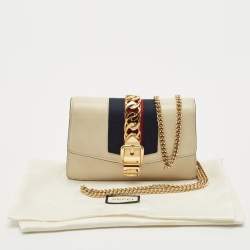 Pre Owned Gucci Off White Leather Super Mini Sylvie Wallet On Chain