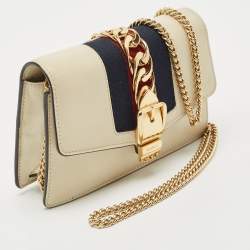 Pre Owned Gucci Off White Leather Super Mini Sylvie Wallet On Chain