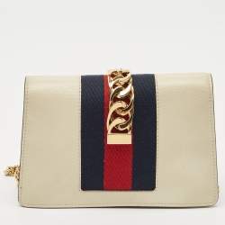 Pre Owned Gucci Off White Leather Super Mini Sylvie Wallet On Chain