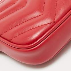 مملوكة مسبقًا Gucci Red Matelassé Leather GG Marmont Zip Around Wallet On Chain