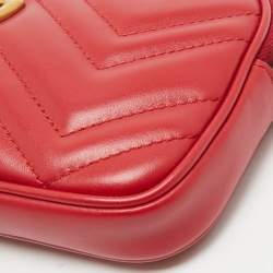 مملوكة مسبقًا Gucci Red Matelassé Leather GG Marmont Zip Around Wallet On Chain