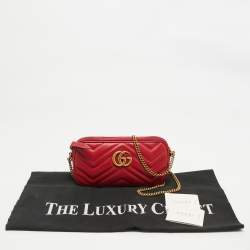 مملوكة مسبقًا Gucci Red Matelassé Leather GG Marmont Zip Around Wallet On Chain