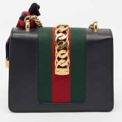 مملوكة مسبقًا حقيبة كتف غوتشي سيلفي سلسلة ويب ميني جلد أسود