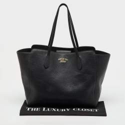 Pre Owned Gucci Black Pebbled Leather Medium Swing Tote