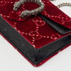 مملوكة مسبقًا حقيبة كتف غوتشي Dionysus سوبر ميني جلد بقرص مخملي GG أسود/أحمر