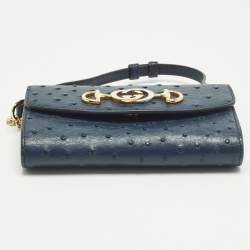 مملوكة مسبقًا Gucci Zumi Navy Blue Ostrich Leather Chain Clutch